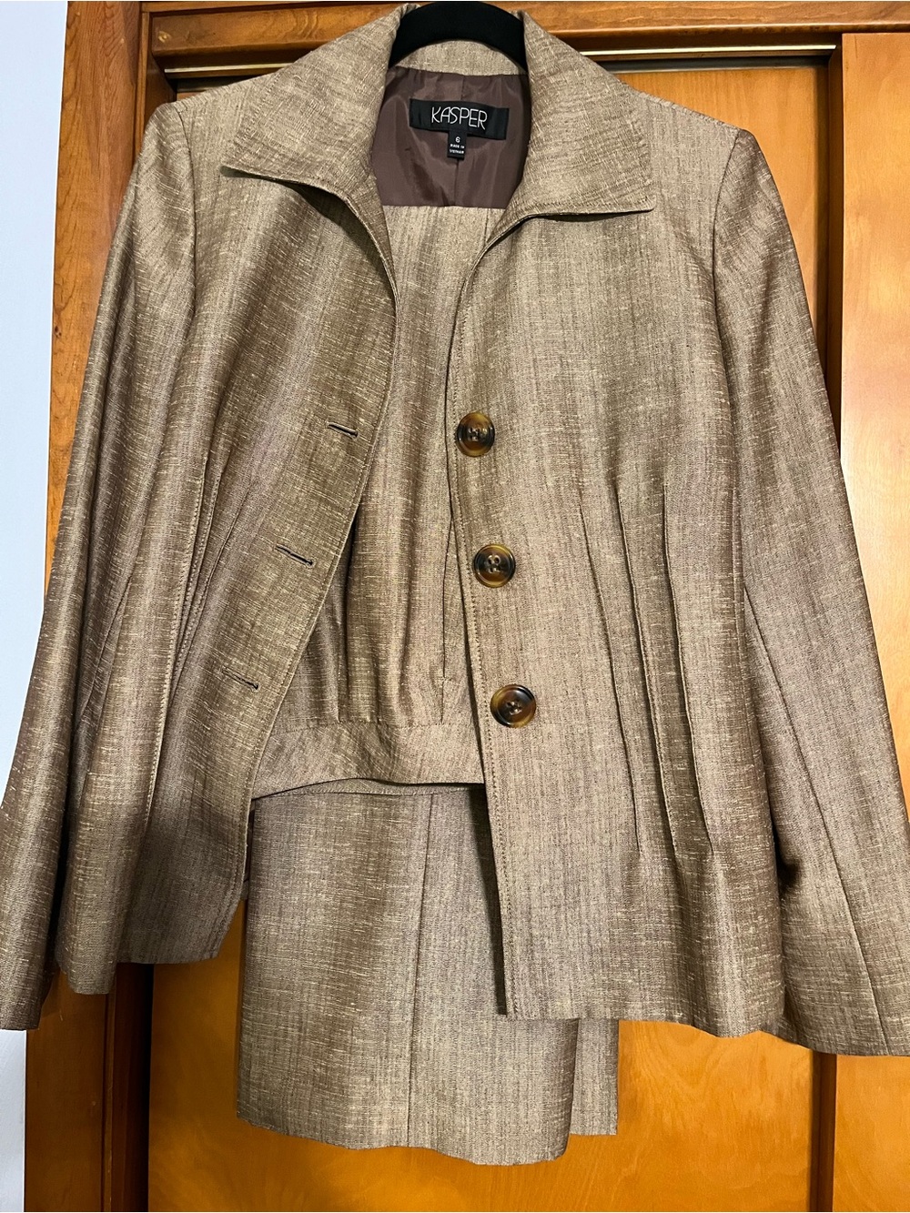 Ladies Kasper Women's Taupe Tailored pant suit size 6